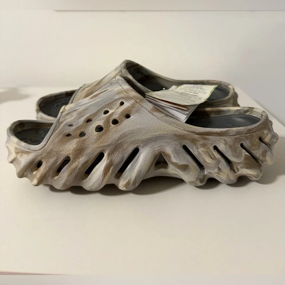 Crocs Size J6 Echo Marbled Slide Slides